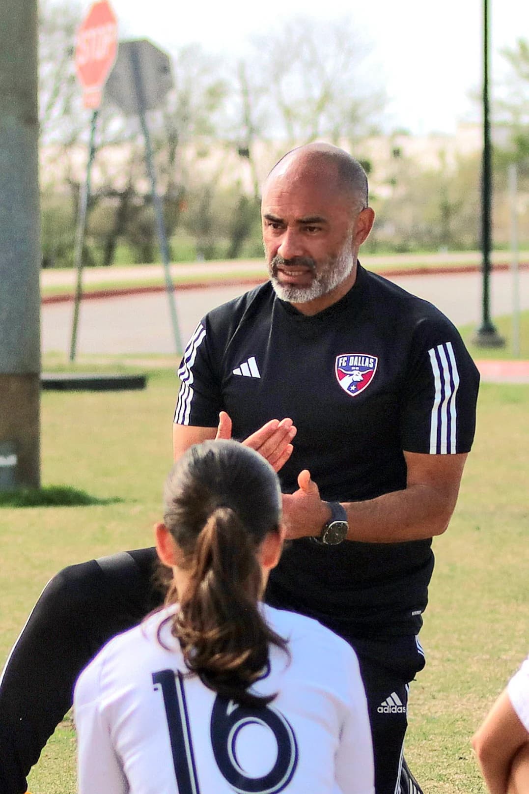 Alberto Carbajal communicating with a player during his time coaching at FC Dallas Youth